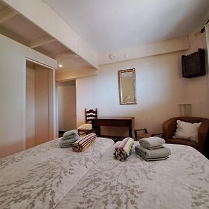 Habitación Estándar con 2 Camas Individuales